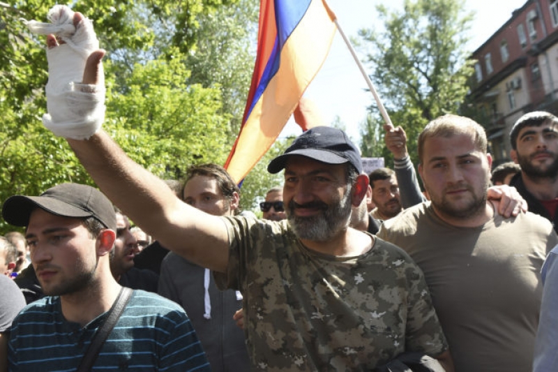 Политолог: Революционеры в Армении готовы к демонтажу государства