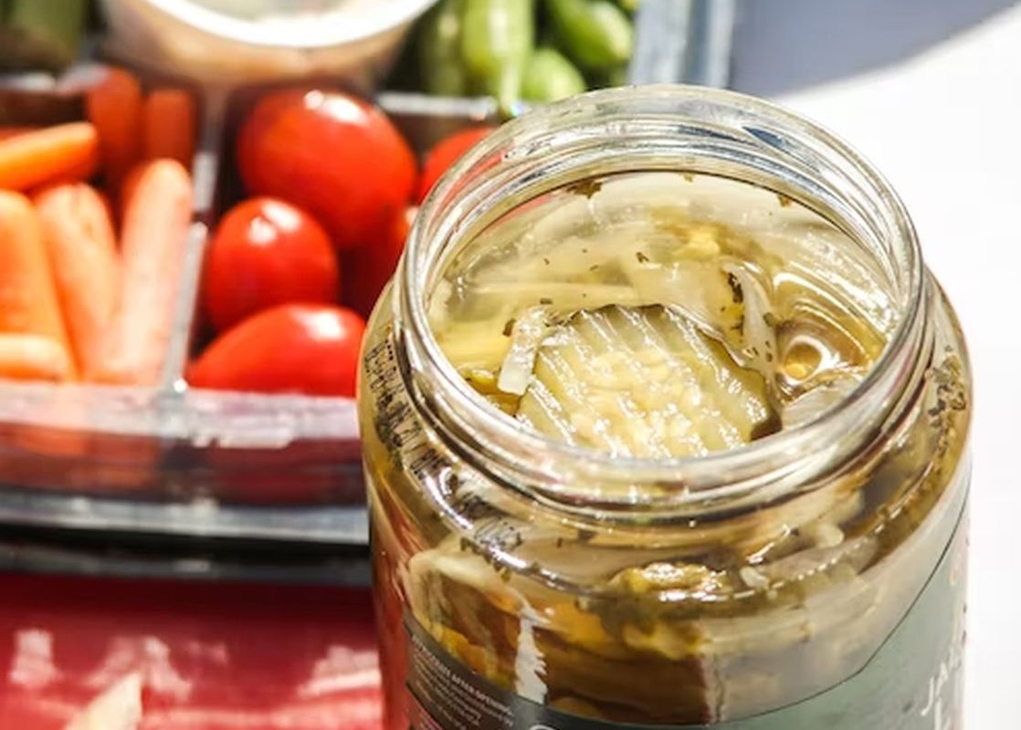 Токсиколог назвал вредные и подходящие закуски к алкогольным напиткам