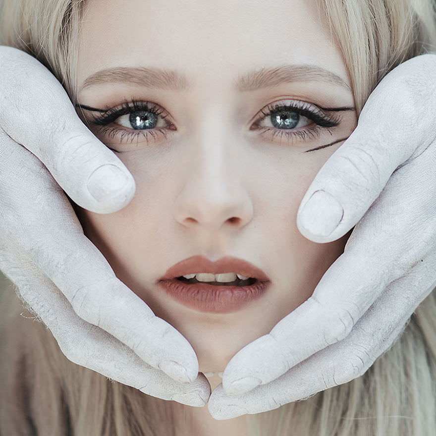 Photographer-inspired-by-a-blue-eyes-models-58974c5ee4a8a__880