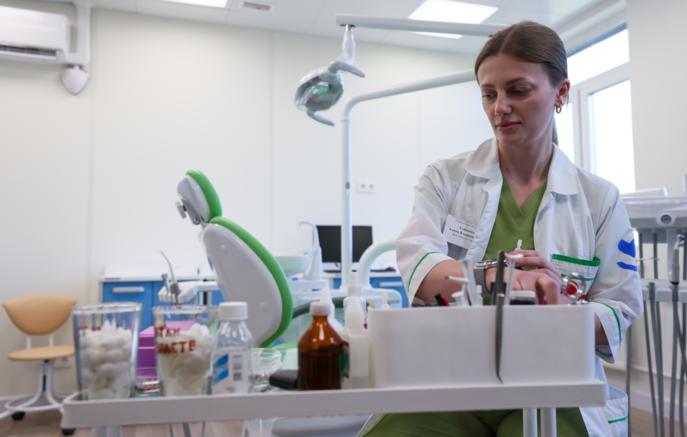 Профессиональную гигиену рта детям предложили внедрить в ОМС