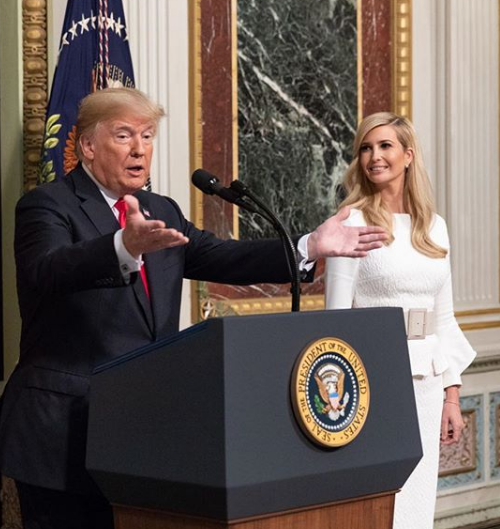 На контрасте с отцом: Какой пост может занять Иванка Трамп в ближайшем будущем? На контрасте с отцом: Какой пост может занять Иванка Трамп в ближайшем будущем?