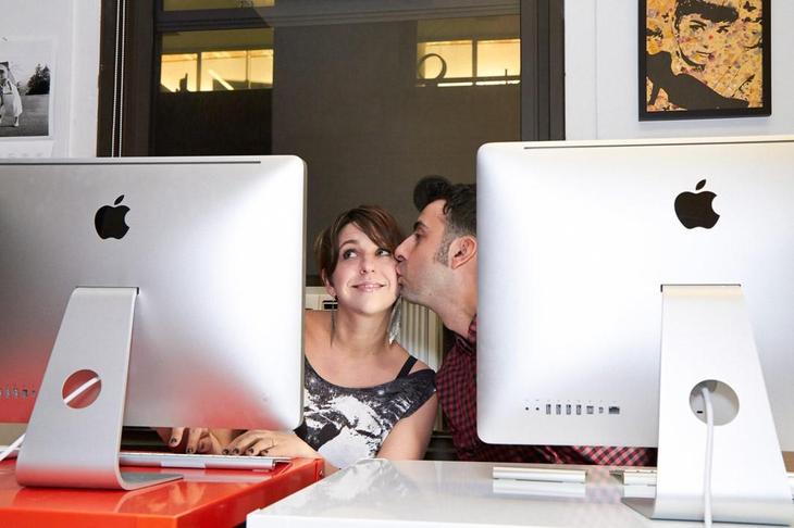 Мы встретились благодаря Интернету LoveOnline04 Мы встретились благодаря Интернету