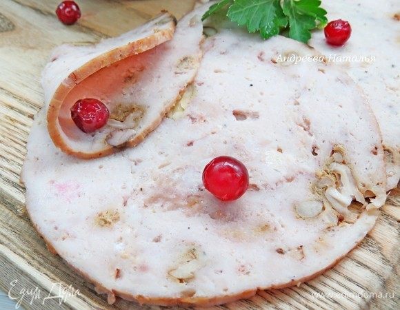 Домашняя куриная ветчина с грецкими орехами Домашняя куриная ветчина с грецкими орехами