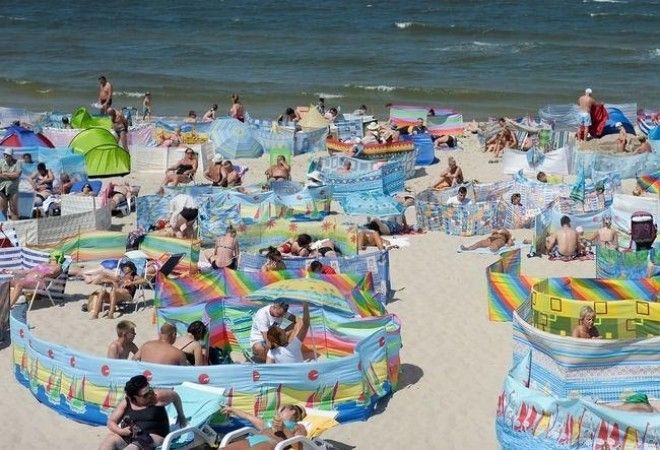 Поляки так сильно любят ограждения во время пляжного отдыха Поляки так сильно любят ограждения во время пляжного отдыха