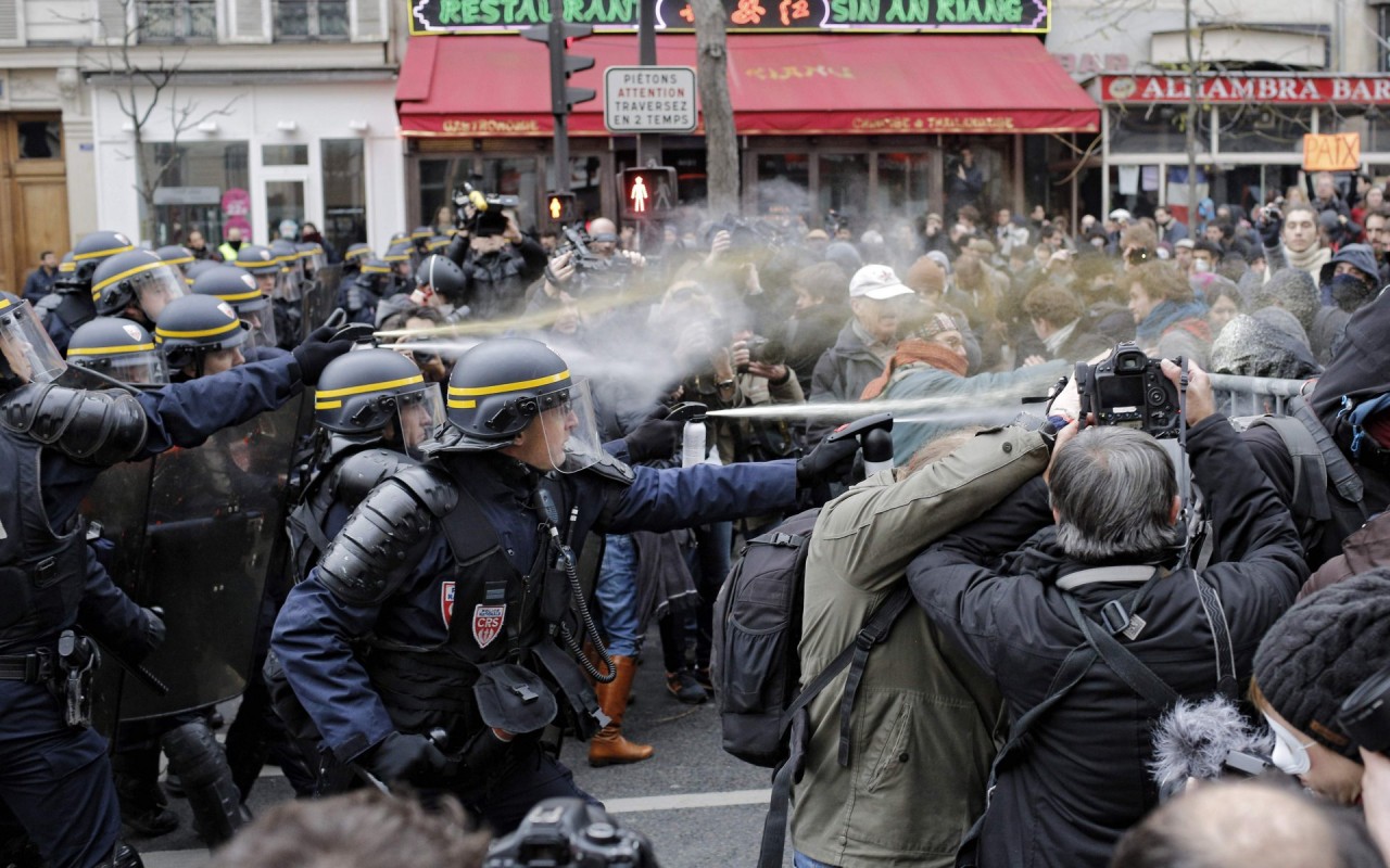 Против чего протестуют французы
