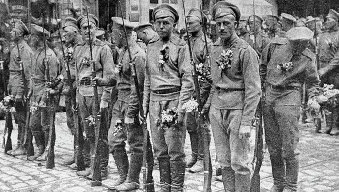 Старшие притесняли младших как в действующей армии, так и в военных учебных заведениях./Фото: scontent-amt2-1.cdninstagram.com Какой была «дедовщина» в царской, императорской и советской армии – особенности и отличия