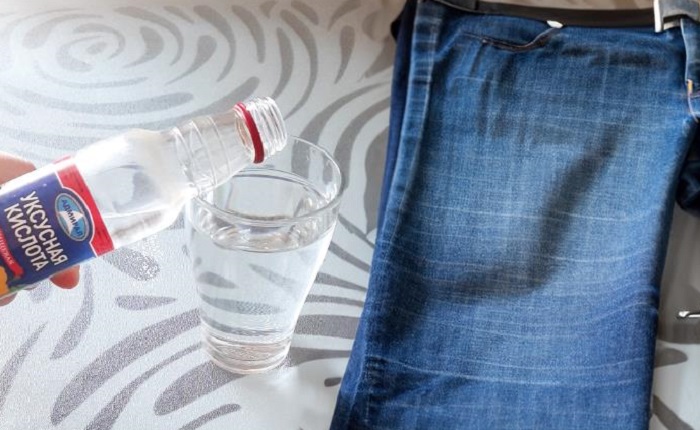 Зачем заливать джинсы уксусом: 6 хитростей, которым активно пользовались еще наши мамы