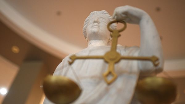 Статуя Фемиды в суде Статуя Фемиды в суде
