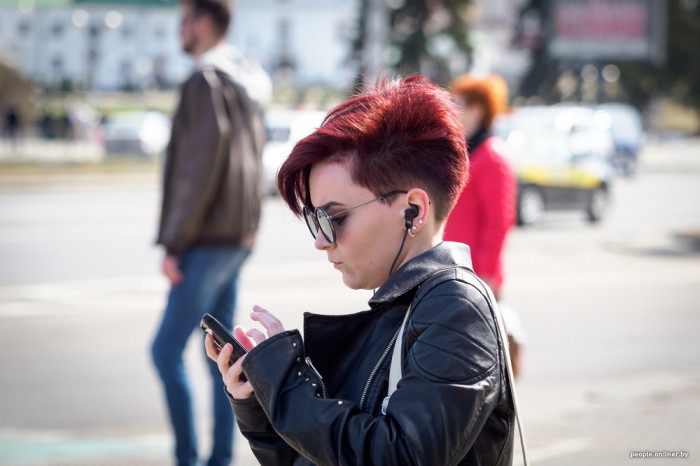Девушки, город, весна: солнечный фоторепортаж с проснувшихся минских улиц Девушки, город, весна: солнечный фоторепортаж с проснувшихся минских улиц