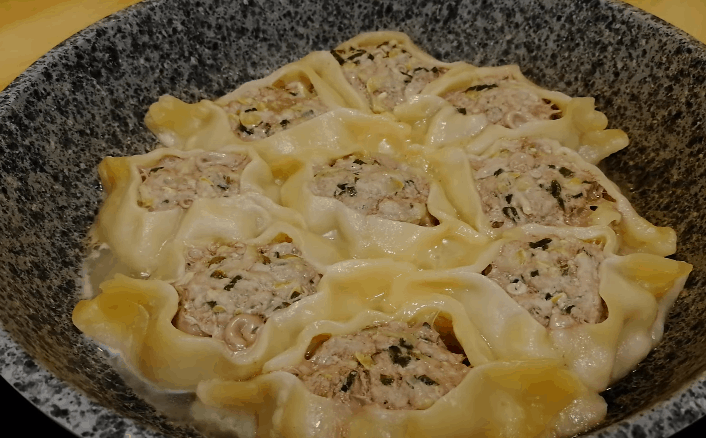 Мясные лодочки на сковороде: просто, сытно и вкусно Мясные лодочки на сковороде: просто, сытно и вкусно