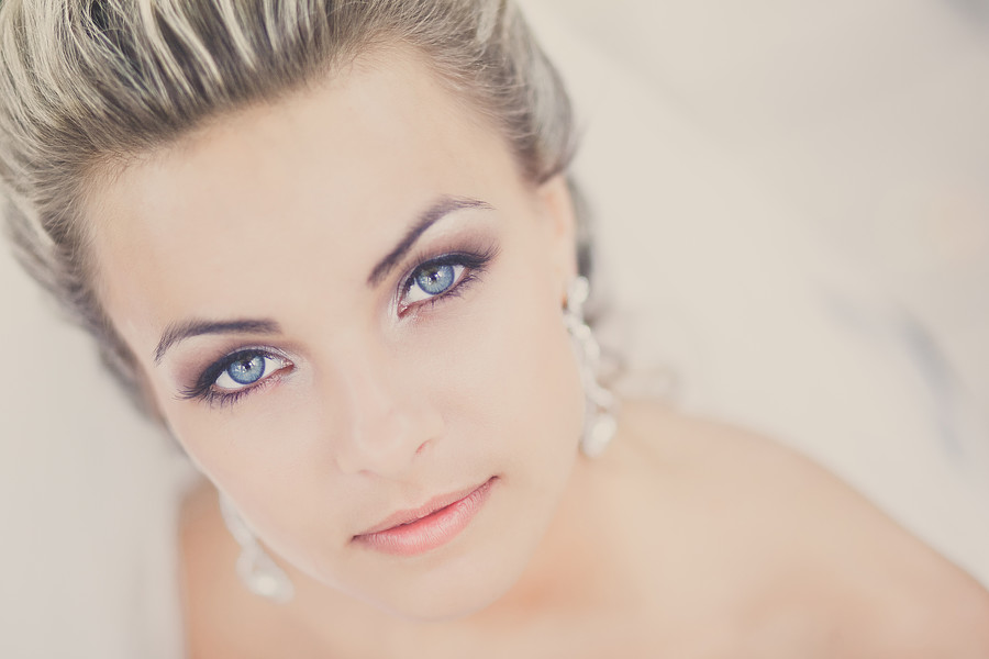 Свадебный макияж для блондинки с голубыми глазами