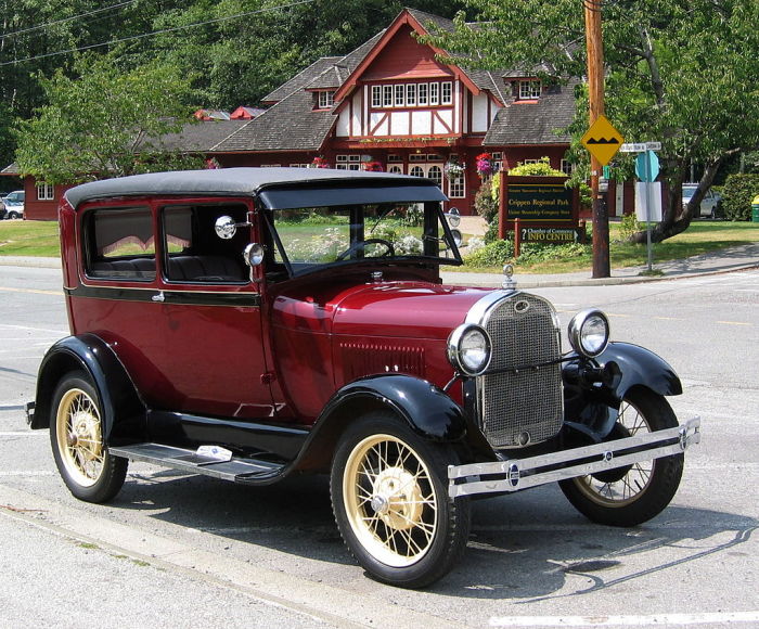 Ford Model A Tudor Sedan, 1928 год. /Фото: upload.wikimedia.org Ford Model A Tudor Sedan, 1928 год. /Фото: upload.wikimedia.org