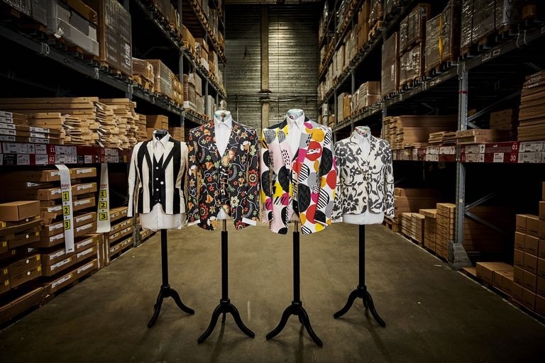 В тон диванам: Ikea представила линию костюмов из своих тканей В тон диванам: Ikea представила линию костюмов из своих тканей