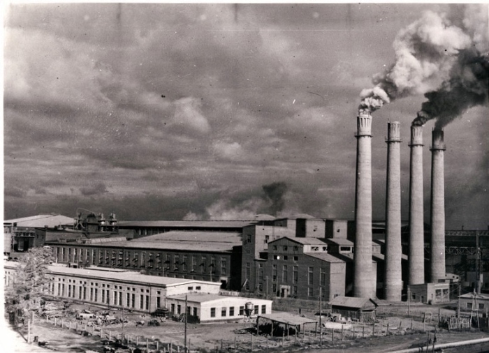 Перед масштабным строительством сначала нужно создать промышленность. Ангарский цементный завод 1957 год. |Фото: baikal.ru.
