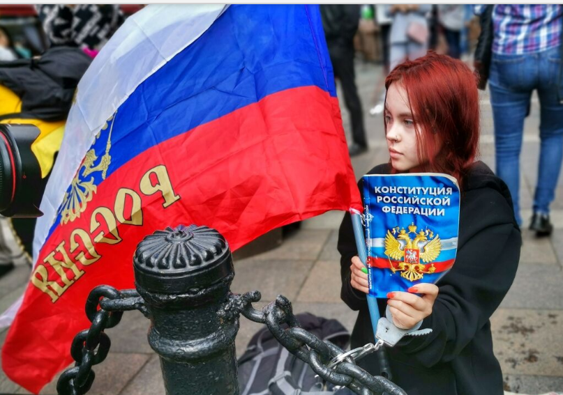 «Покорми голубей» или фриков поимей? Как помощник депутата Резника совокуплялся на набережной