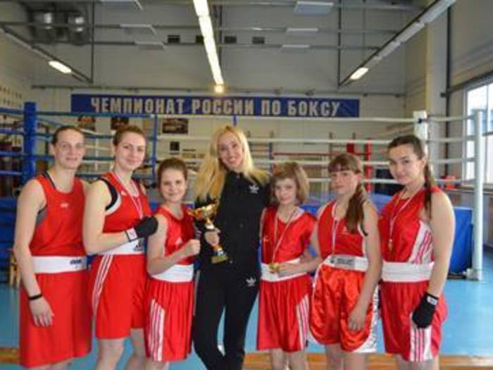 Женская сборная команда Ивановской области по боксу одержала победу на турнире в Ярославле