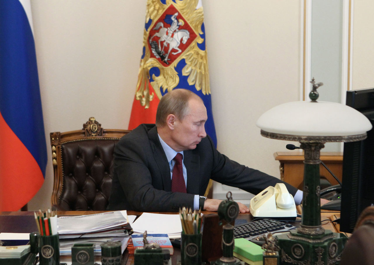 Владимир Путин: поздравил Ангелу Меркель с переизбранием федеральным канцлером ФРГ. Владимир Путин: поздравил Ангелу Меркель с переизбранием федеральным канцлером ФРГ.