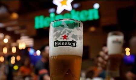 FILE PHOTO: Glasses of Heineken beer are seen at a restaurant in Hanoi, Vietnam May 30, 2019. Picture taken May 30, 2019. REUTERS/Kham/File Photo FILE PHOTO: Glasses of Heineken beer are seen at a restaurant in Hanoi, Vietnam May 30, 2019. Picture taken May 30, 2019. REUTERS/Kham/File Photo