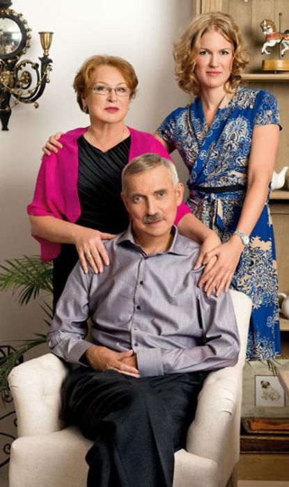 Евгений и Галина Киндиновы с дочерью Дарьей. / Фото: www.7days.ru Евгений и Галина Киндиновы с дочерью Дарьей. / Фото: www.7days.ru