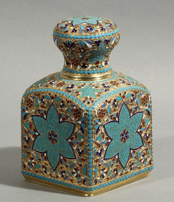 Серебряная Чайница с позолотой и эмалью, 1896 г. Серебряная Чайница с позолотой и эмалью, 1896 г.