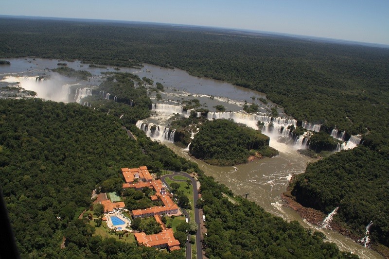 Вид сверху с Бразильской стороны: аргентина, бразилия, водопады