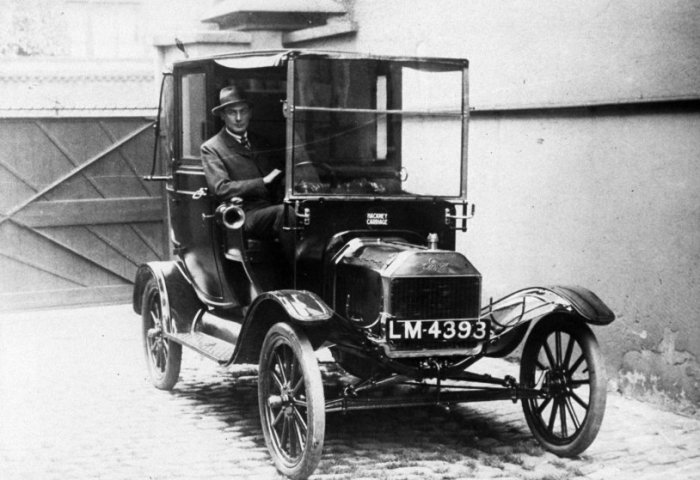 Ford Model T имел высокий дорожный просвет и передвигался по любым дорогам. /Фото: timedotcom.files.wordpress.com Ford Model T имел высокий дорожный просвет и передвигался по любым дорогам. /Фото: timedotcom.files.wordpress.com