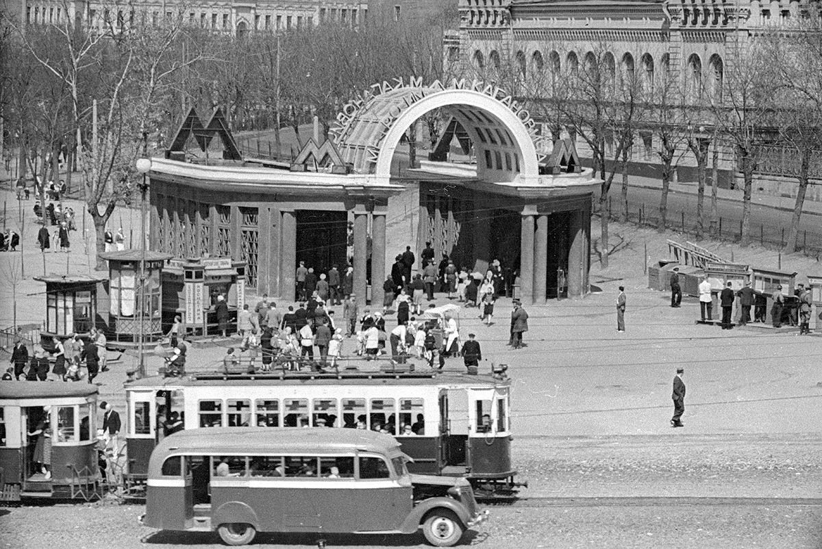 РЕДКИЕ атмосферные кадры старой Москвы 1930-50-х (ФОТО)