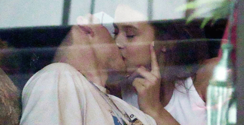 Бруклина Бекхэма застали целующимся с моделью Playboy