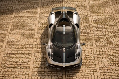 Двухдверный гиперкар от Pagani Automobili (17 фото) Двухдверный гиперкар от Pagani Automobili (17 фото)