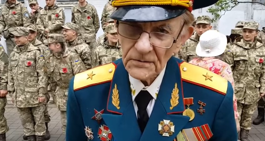 Каким героям слава? - Смелый ветеран задал бандеровцам неудобный вопрос