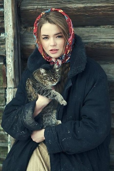Девушки в русских нарядах Девушки в русских нарядах