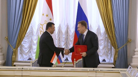 Таджикистан предложил пересмотреть статус своих мигрантов в России