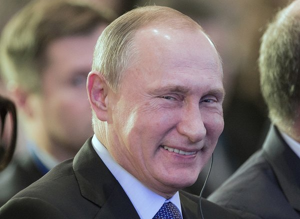 Чтобы создать в Америке хаос, Путин сделал из меня «русского президента» Чтобы создать в Америке хаос, Путин сделал из меня «русского президента»