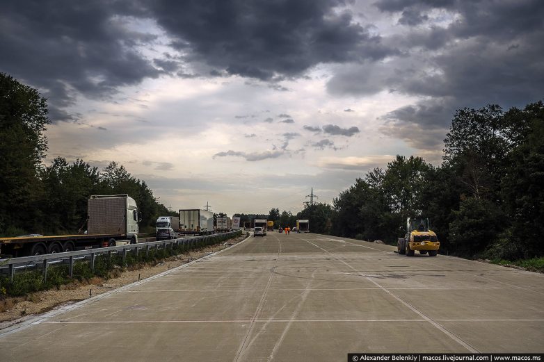 Вот так строят дороги в Германии. У нас этого не будет никогда!