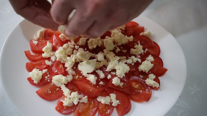 Салат из помидор и брынзы Салат, Sango Food, Видео, Видео рецепт, Длиннопост, Рецепт, Еда, Кулинария