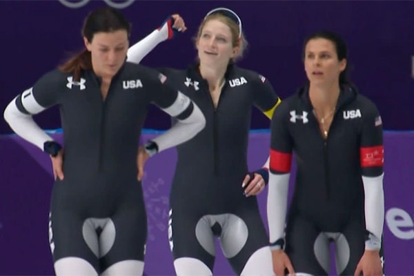 Конькобежки из США с нарисованными на спортивной форме интимными местами, прибежали к финишу распугивая зрителей