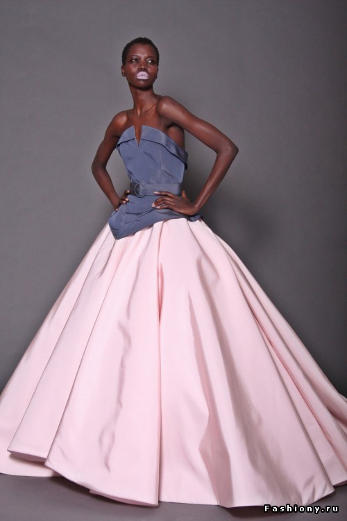 Christian Siriano pre-fall 2017 -- женственно, элегантно и без демонстративной сексуальности Christian Siriano pre-fall 2017 -- женственно, элегантно и без демонстративной сексуальности