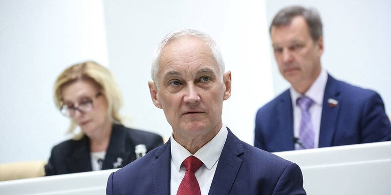 По возвращению из Северной Кореи, недавно назначенный на должность министра обороны РФ Андрей Белоусов решил отправиться не сразу в Москву, а посетить Дальний Восток.-5
