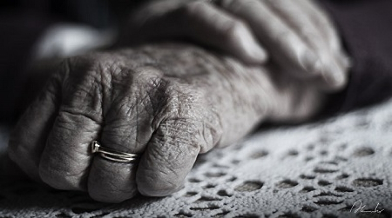 На Украине выселили пенсионерку из квартиры за долги ЖКХ