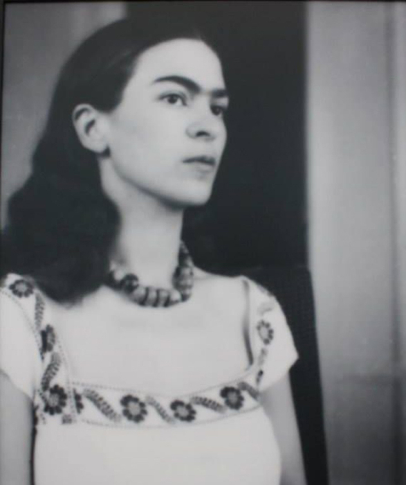 Фрида Кало в объективе фотографов: ретро портреты культовой художницы из 1920-х