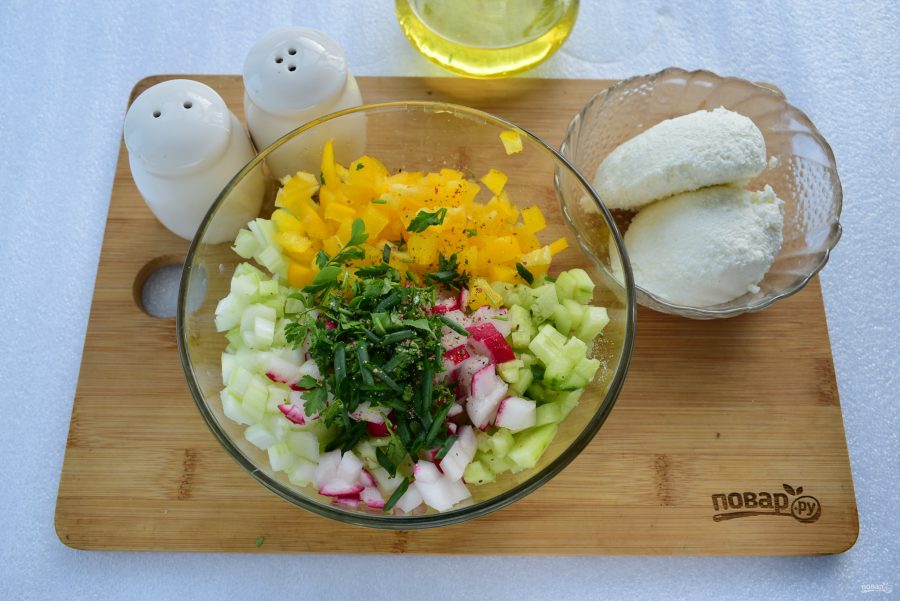 Приготовление овощного салата с сельдереем