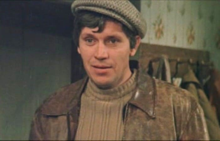 Владлен Бирюков в фильме *Молодая жена*, 1978 | Фото: kino-teatr.ru Владлен Бирюков в фильме *Молодая жена*, 1978 | Фото: kino-teatr.ru