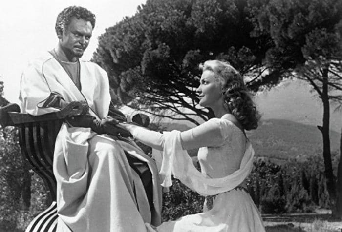 Сергей Бондарчук и Ирина Скобцева в фильме *Отелло*, 1955 | Фото: ria.ru Сергей Бондарчук и Ирина Скобцева в фильме *Отелло*, 1955 | Фото: ria.ru