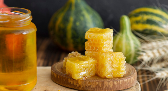 Россиянам назвали предельную порцию меда для максимальной пользы