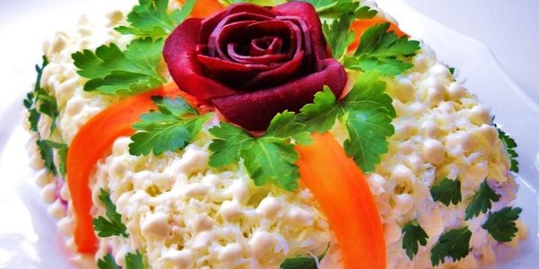 Рецепты новогодних салатов: Салат с шампиньонами «Новогодний подарок»