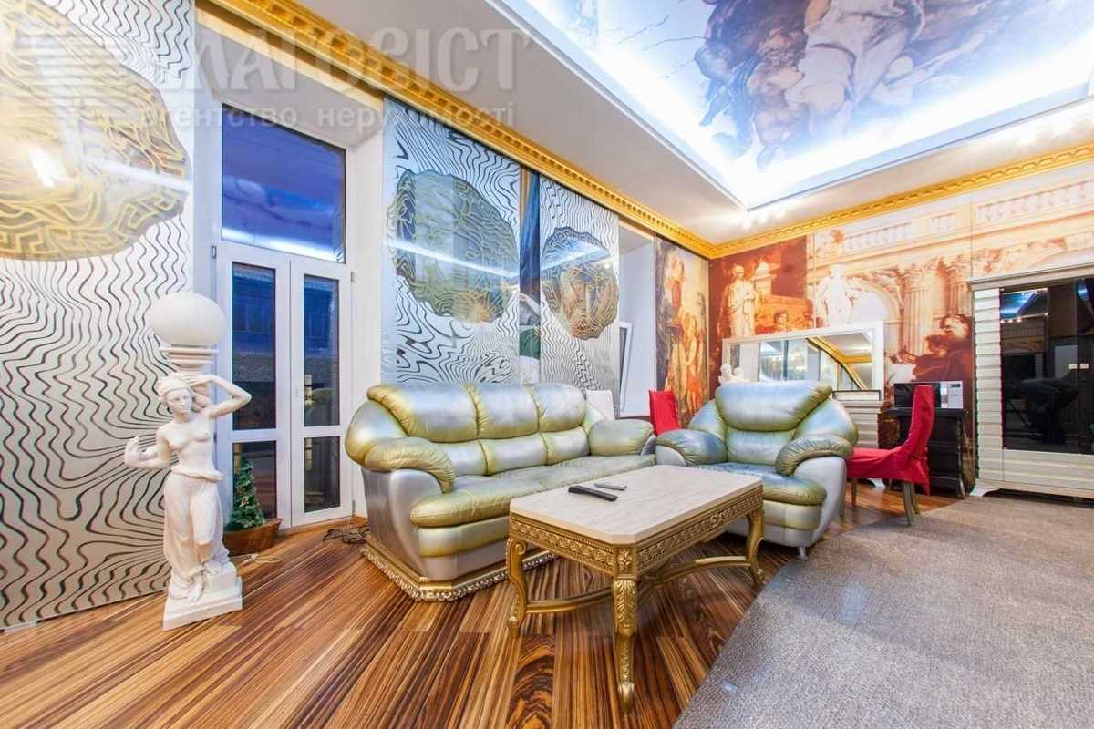 Заповедник золотых диванов или стильная квартира в Киеве