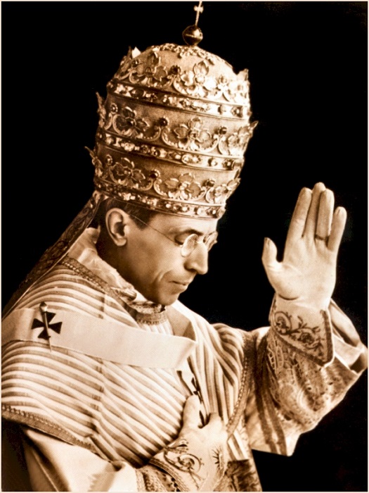 Секрет Тиары Папы Римского: Почему на головном уборе понтификов красовалась сразу три короны