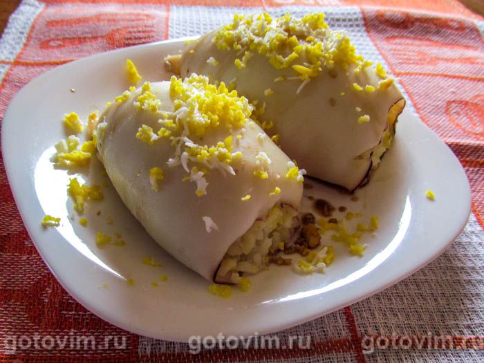 Фаршированные рисом и яйцом кальмары в духовке. Фотография рецепта