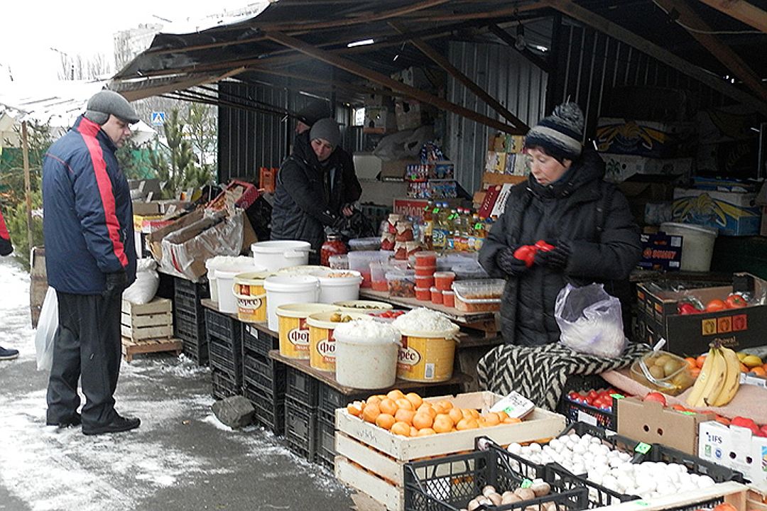 Торговля квашеной капустой на улицах Киева.