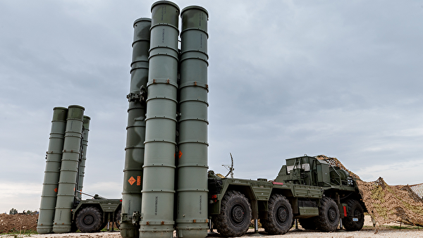 Зенитно-ракетный комплекс С-400 на российской авиабазе Хмеймим, Сирия Зенитно-ракетный комплекс С-400 на российской авиабазе Хмеймим, Сирия